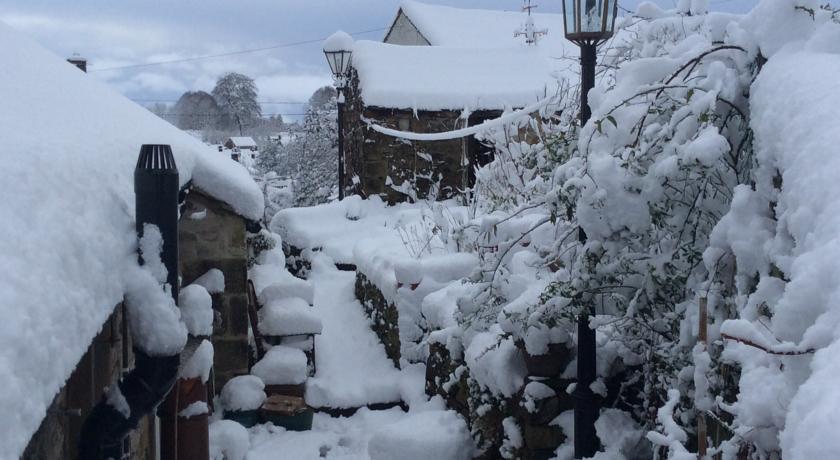 West End Cottage And Shippon Eyam Chambre photo